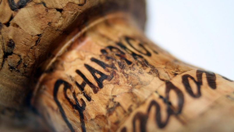 Champagner richtig lagern: Degorgierdatum lesen, liegend oder stehend – was die Forschung sagt